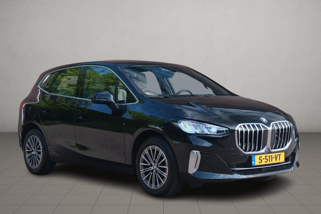 BMW 2 Serie 218i 136pk Aut. Active Tourer Luxury Line | Navi | App Connect | Climate | Leder | Elektrische Achterklep | Camera | Sfeerverlichting | Cruise afbeelding 1