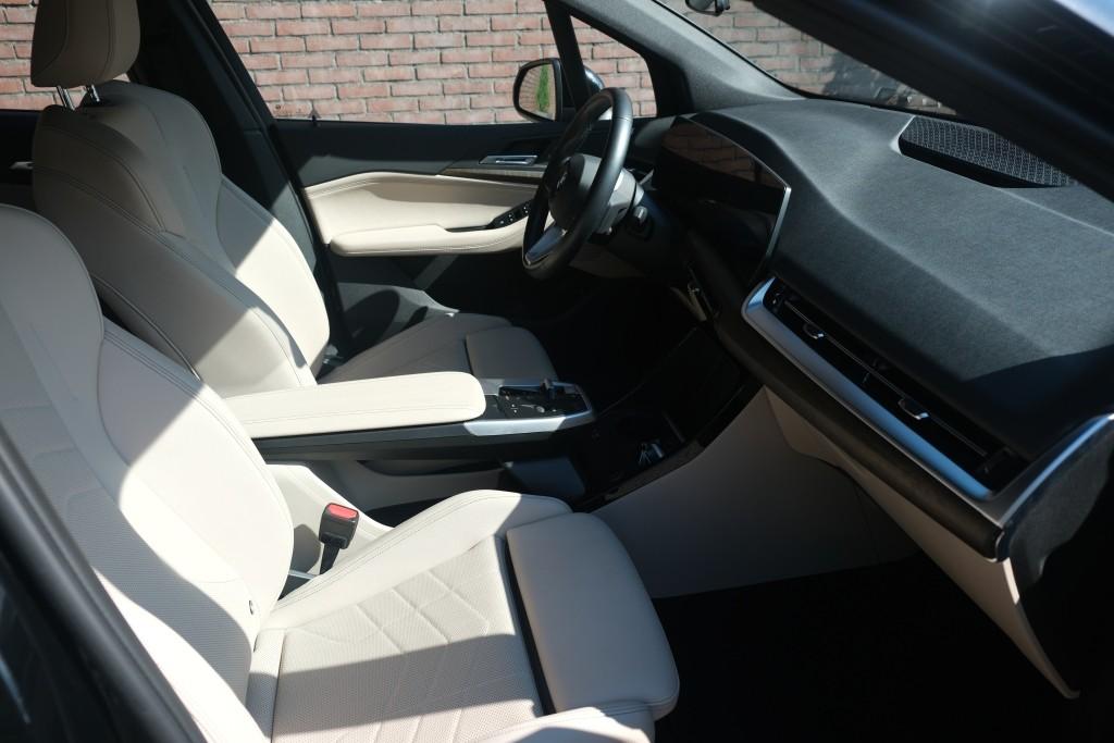 BMW 2 Serie 218i 136pk Aut. Active Tourer Luxury Line | Navi | App Connect | Climate | Leder | Elektrische Achterklep | Camera | Sfeerverlichting | Cruise afbeelding 4