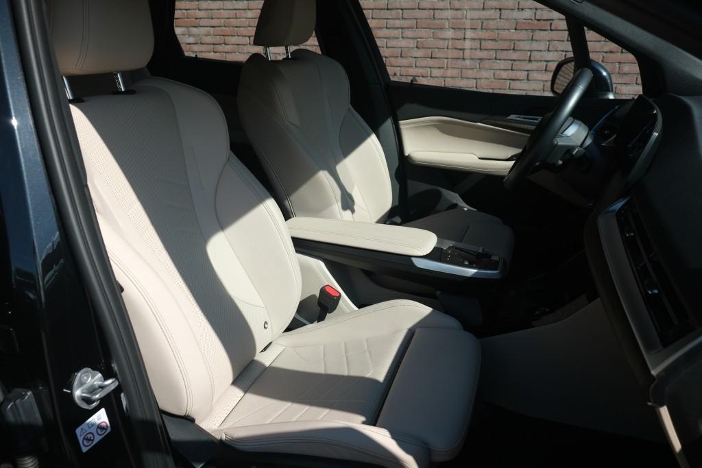 BMW 2 Serie 218i 136pk Aut. Active Tourer Luxury Line | Navi | App Connect | Climate | Leder | Elektrische Achterklep | Camera | Sfeerverlichting | Cruise afbeelding 6
