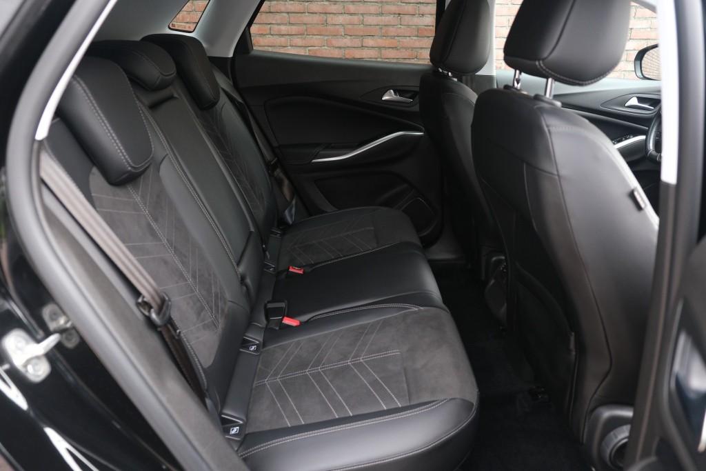 Opel Grandland 1.2 Turbo 130pk EAT8 Elegance | Navi | App Connect | Adaptive Cruise | Camera | Alcantara | Elektrische AchterKlep | Winter Pakket afbeelding 3