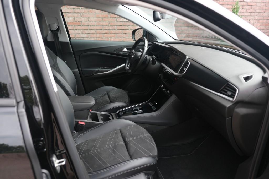 Opel Grandland 1.2 Turbo 130pk EAT8 Elegance | Navi | App Connect | Adaptive Cruise | Camera | Alcantara | Elektrische AchterKlep | Winter Pakket afbeelding 4