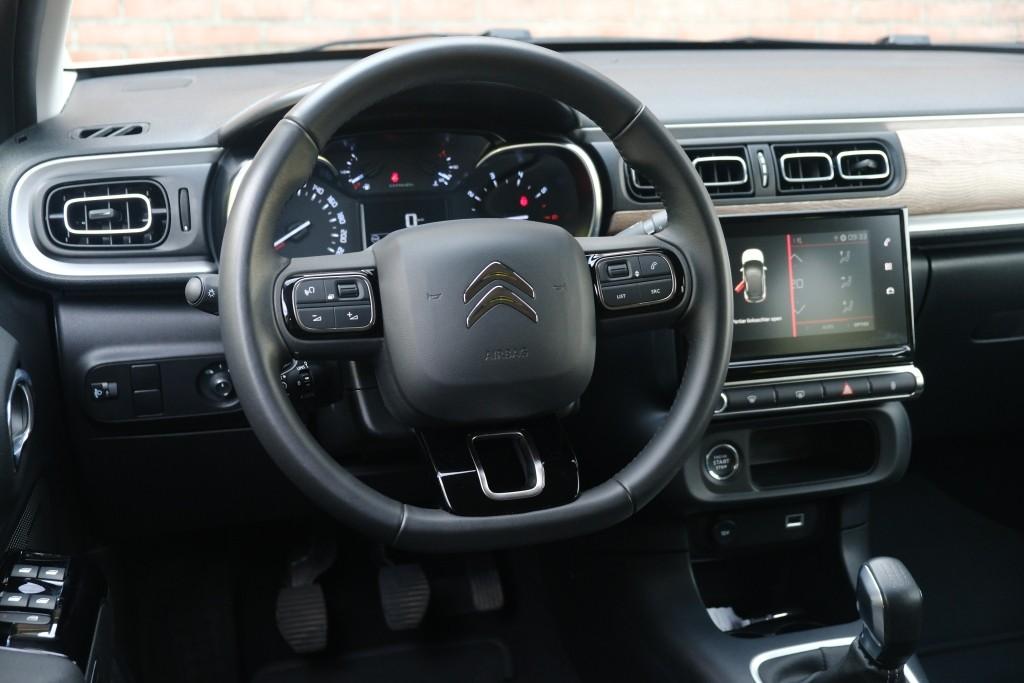 Citroën C3 1.2 PureTech 83pk Shine | App Connect | Climate | Cruise | Keyless | Stoelverwarming afbeelding 13