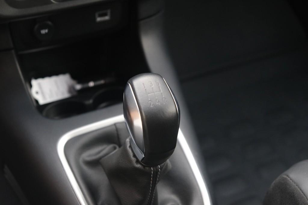 Citroën C3 1.2 PureTech 83pk Shine | App Connect | Climate | Cruise | Keyless | Stoelverwarming afbeelding 20