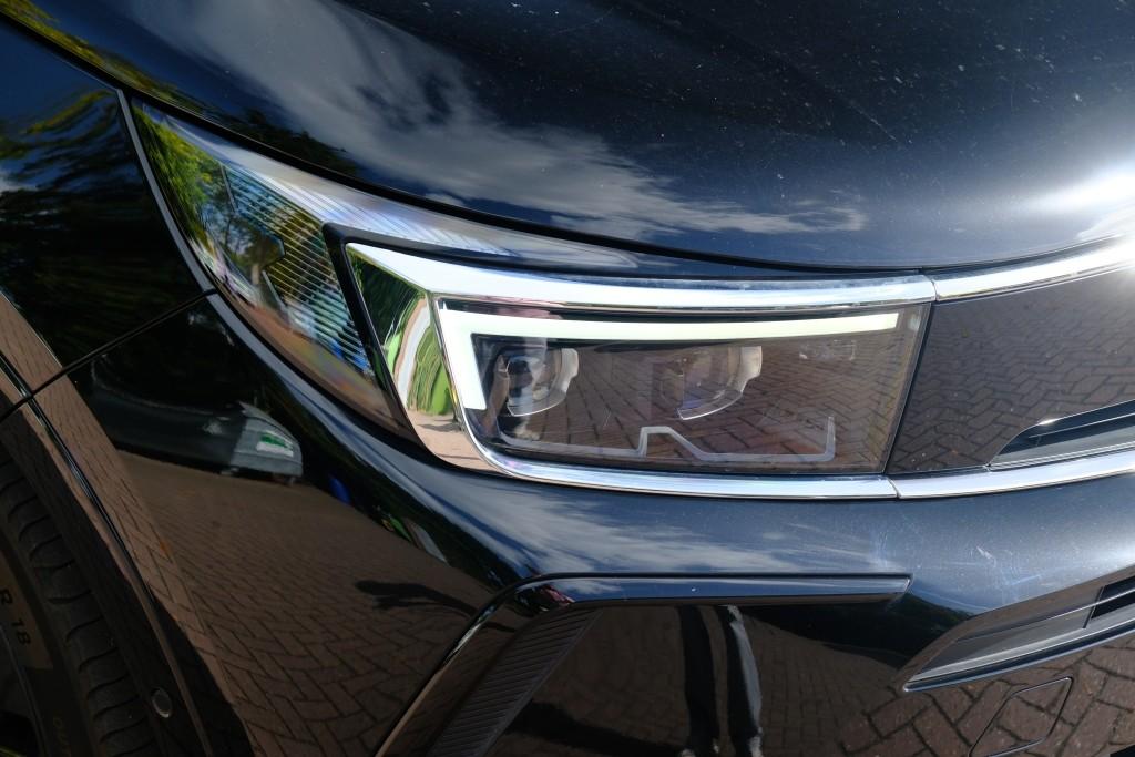 Opel Grandland 1.2 Turbo Hybrid 145pk eDCT6 GS - Adaptieve cruise - Achteruitrijcamera - Apple CarPlay - Navigatiesysteem - Parkeersensoren - Climate control - Keyless - Dodehoekdetectie afbeelding 2