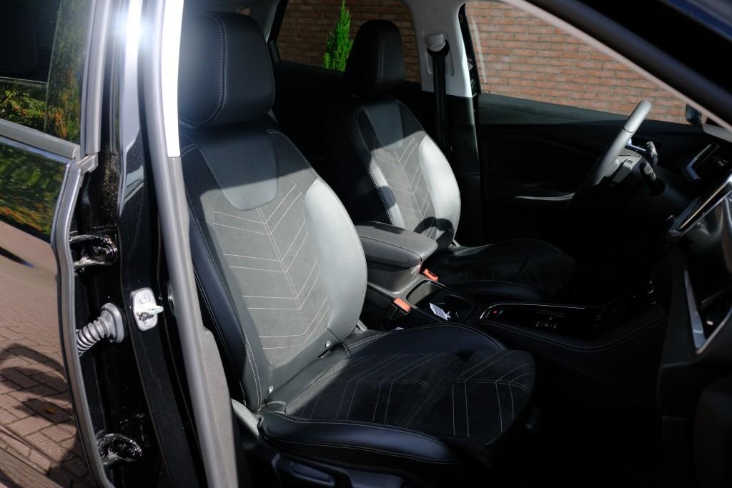 Opel Grandland 1.2 Turbo Hybrid 145pk eDCT6 GS - Adaptieve cruise - Achteruitrijcamera - Apple CarPlay - Navigatiesysteem - Parkeersensoren - Climate control - Keyless - Dodehoekdetectie afbeelding 6