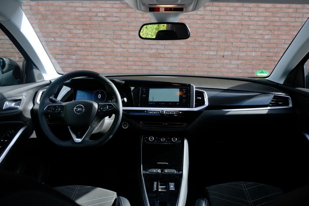 Opel Grandland 1.2 Turbo Hybrid 145pk eDCT6 GS - Adaptieve cruise - Achteruitrijcamera - Apple CarPlay - Navigatiesysteem - Parkeersensoren - Climate control - Keyless - Dodehoekdetectie afbeelding 7