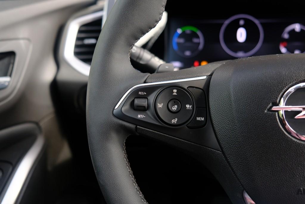 Opel Grandland 1.2 Turbo Hybrid 145pk eDCT6 GS - Adaptieve cruise - Achteruitrijcamera - Apple CarPlay - Navigatiesysteem - Parkeersensoren - Climate control - Keyless - Dodehoekdetectie afbeelding 9