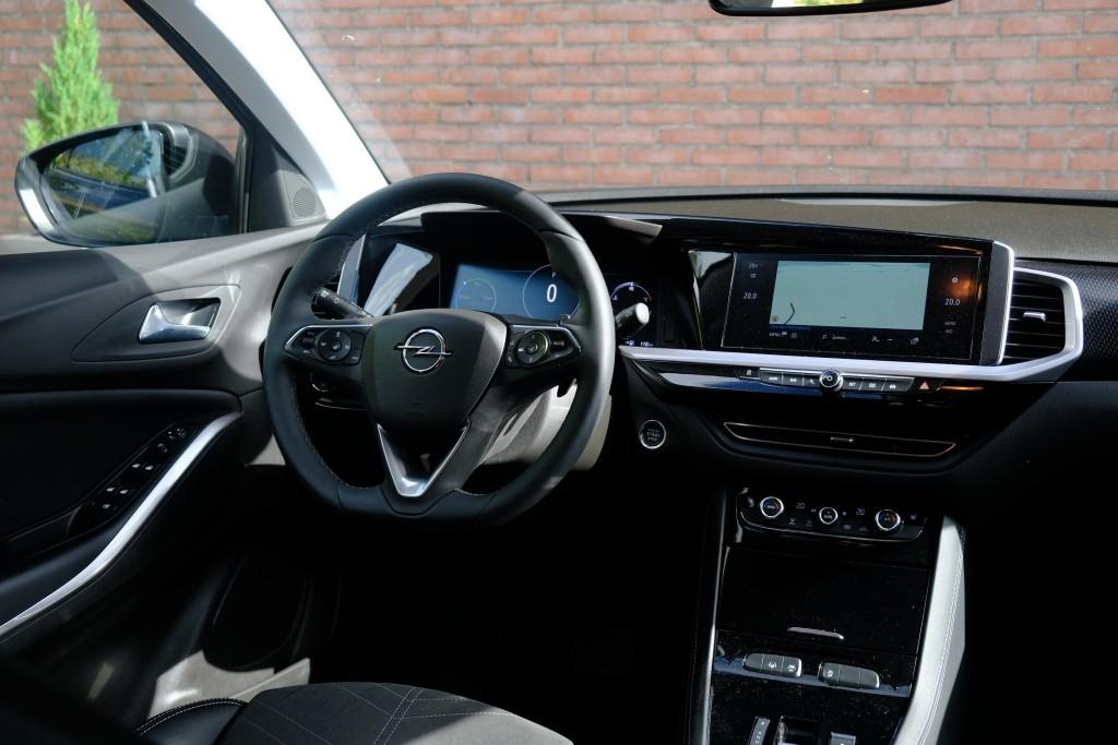 Opel Grandland 1.2 Turbo Hybrid 145pk eDCT6 GS - Adaptieve cruise - Achteruitrijcamera - Apple CarPlay - Navigatiesysteem - Parkeersensoren - Climate control - Keyless - Dodehoekdetectie afbeelding 11