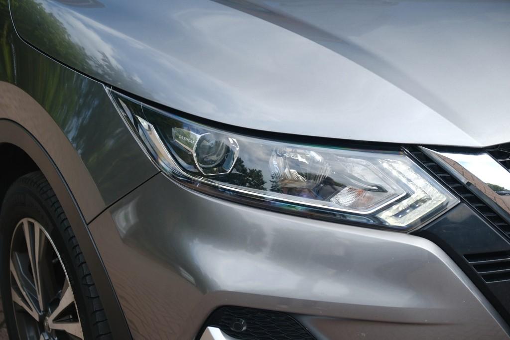 Nissan QASHQAI 1.3 DIG-T 140pk N-Connecta | App Connect | Cruise | Climate | Panoramadak | Navi | Keyless | Camera | PDC afbeelding 2