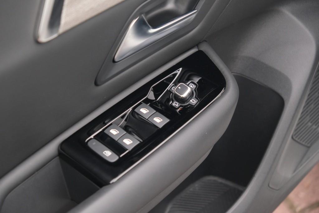 Citroën C5 X 1.6 Plug-in Hybrid 225pk EAT8 Shine | App Connect | Adaptive Cruise | Panoramadak | Leder | Elektrische Achterklep | Keyless | Heap-Up | Memory afbeelding 26