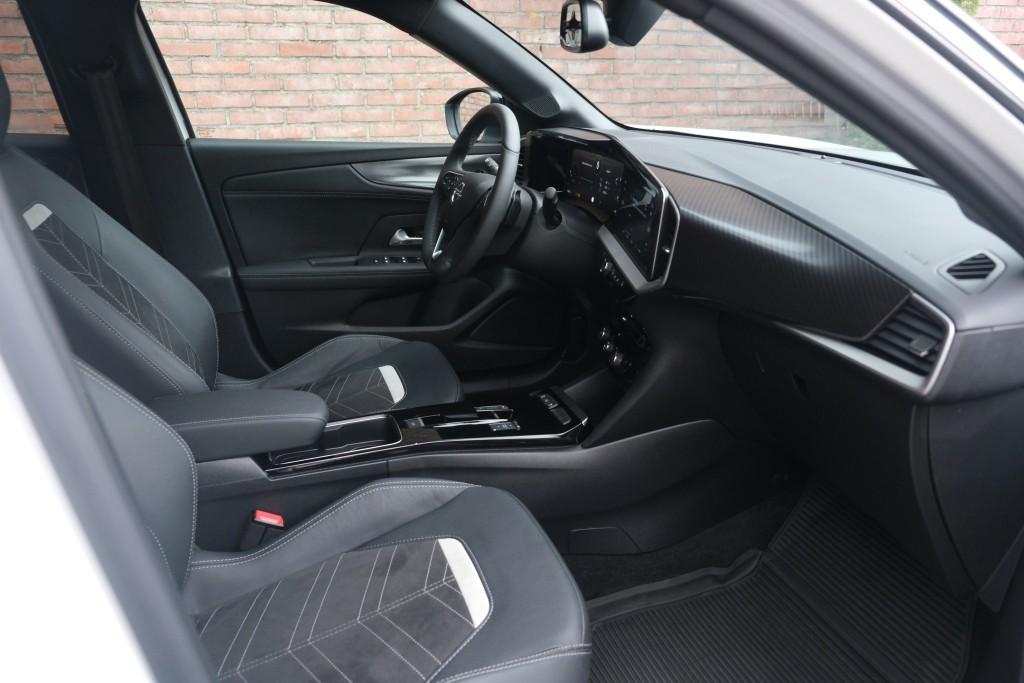 Opel Mokka 1.2 Turbo 130pk EAT8 Ultimate | App Connect | Climate | Adaptive Cruise | Keyless | Camera | Blind Spot | Winter Pakket afbeelding 4