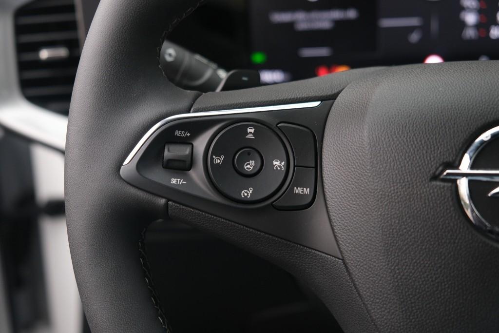 Opel Mokka 1.2 Turbo 130pk EAT8 Ultimate | App Connect | Climate | Adaptive Cruise | Keyless | Camera | Blind Spot | Winter Pakket afbeelding 8