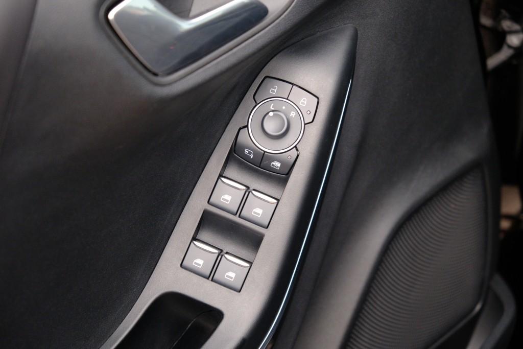 Ford Puma 1.0 EcoBoost Hybrid 155pk Aut. ST-Line X | Navi | App Connect | Adaptive Cruise | Full LED | Elektrische Achterklep | B&O Audio | Camera | Winter Pakket afbeelding 25
