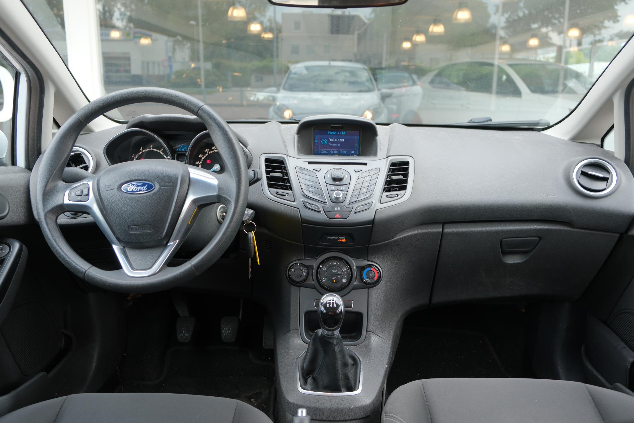 Ford Fiesta 1.0 65pk 5-drs Style | Airco | Navi | Trekhaak afbeelding 2