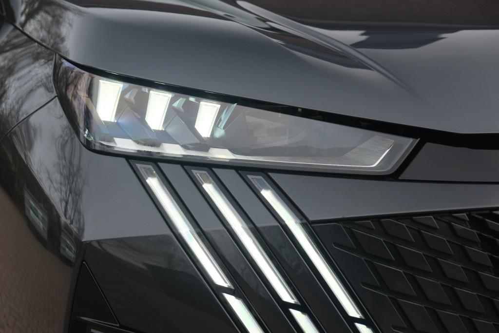 Peugeot 3008 1.2 Hybrid 145pk e-DCS6 GT | Navi | App Connect | Climate | Adaptive Cruise | Camera | Elektrische Achterklep | Winter Pakket | Trekhaak afbeelding 2