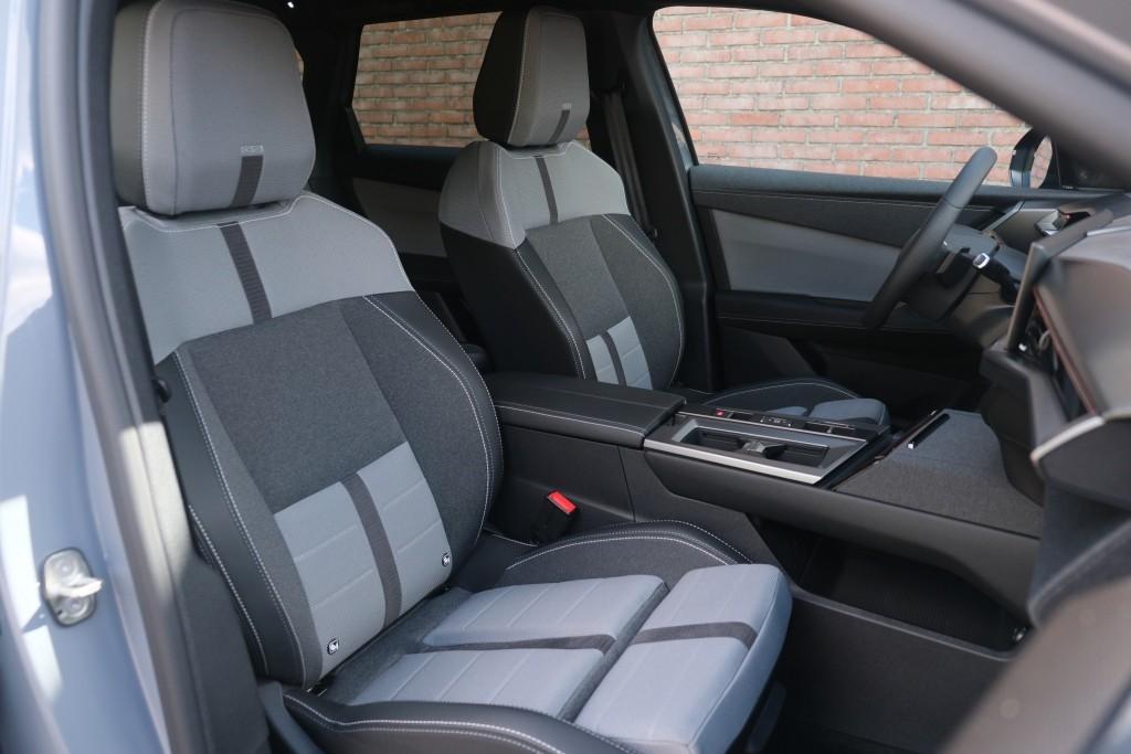 Opel Grandland 1.2 Turbo Hybrid 145pk eDCT6 GS - Panoramadak - Adaptive Cruise - Head-up display - Stoelverwarming - Elektrische achterklep - 360° Camera - Focal Audio afbeelding 6