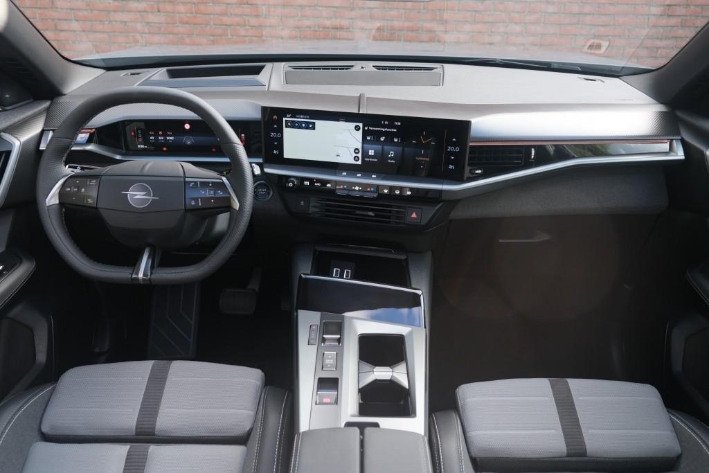 Opel Grandland 1.2 Turbo Hybrid 145pk eDCT6 GS - Panoramadak - Adaptive Cruise - Head-up display - Stoelverwarming - Elektrische achterklep - 360° Camera - Focal Audio afbeelding 7