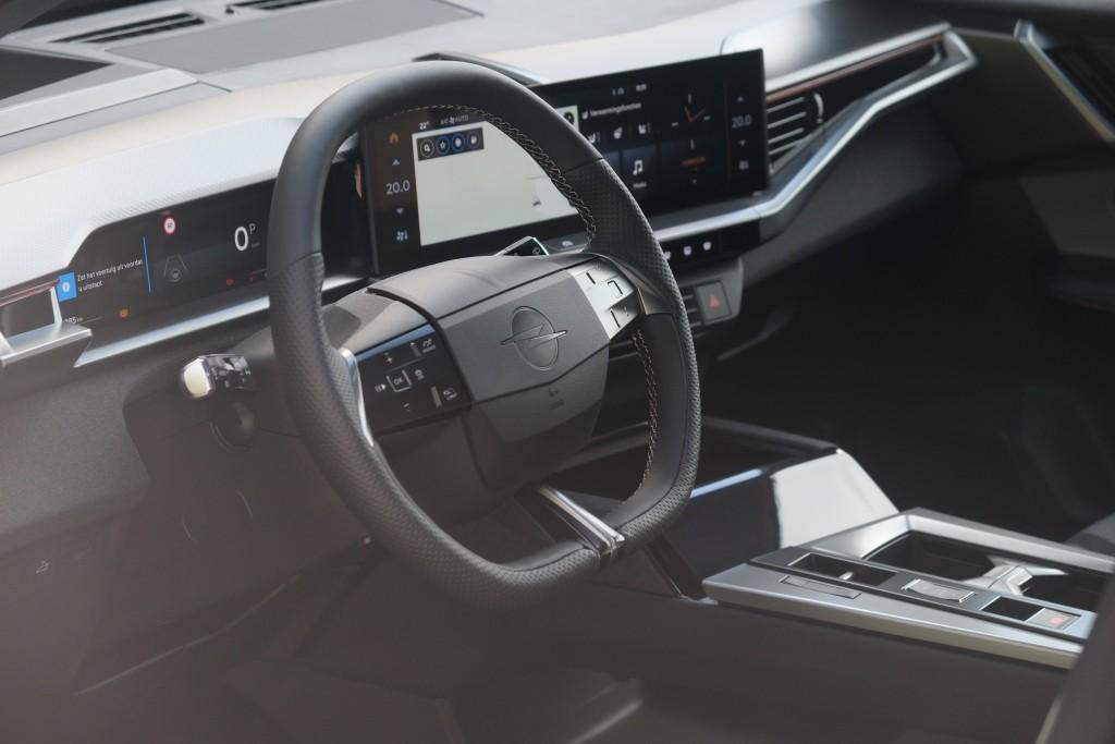Opel Grandland 1.2 Turbo Hybrid 145pk eDCT6 GS - Panoramadak - Adaptive Cruise - Head-up display - Stoelverwarming - Elektrische achterklep - 360° Camera - Focal Audio afbeelding 8