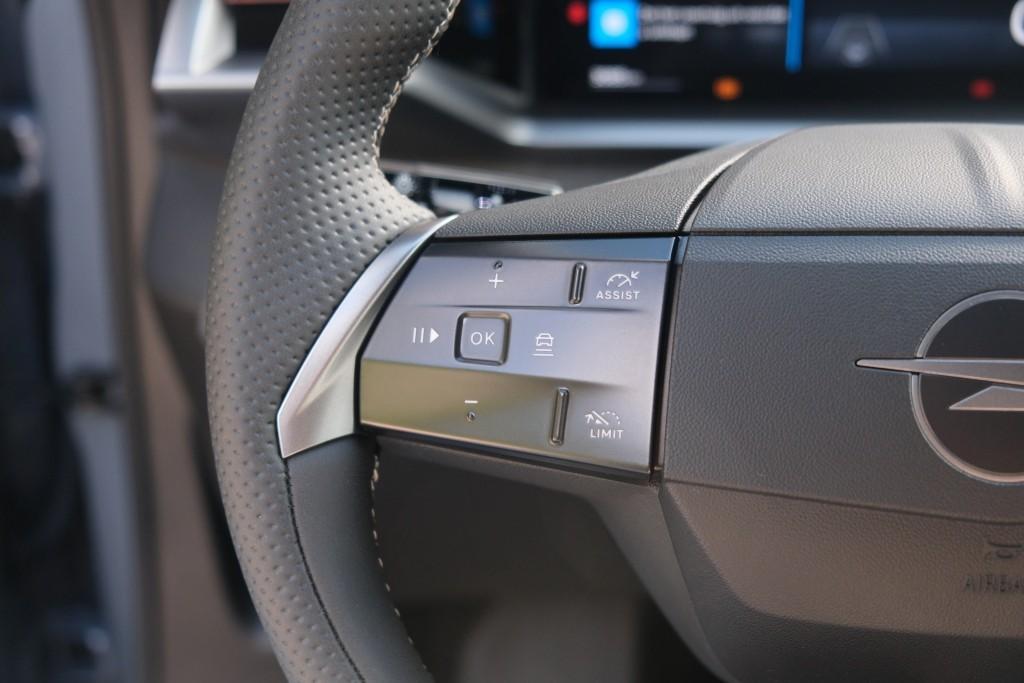Opel Grandland 1.2 Turbo Hybrid 145pk eDCT6 GS - Panoramadak - Adaptive Cruise - Head-up display - Stoelverwarming - Elektrische achterklep - 360° Camera - Focal Audio afbeelding 9