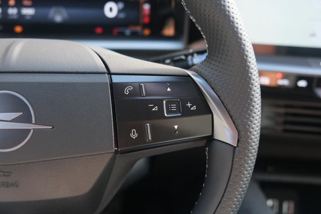 Opel Grandland 1.2 Turbo Hybrid 145pk eDCT6 GS - Panoramadak - Adaptive Cruise - Head-up display - Stoelverwarming - Elektrische achterklep - 360° Camera - Focal Audio afbeelding 10