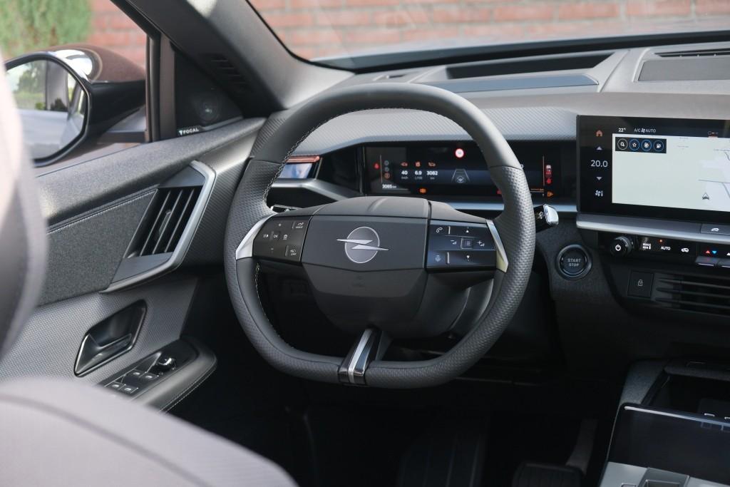 Opel Grandland 1.2 Turbo Hybrid 145pk eDCT6 GS - Panoramadak - Adaptive Cruise - Head-up display - Stoelverwarming - Elektrische achterklep - 360° Camera - Focal Audio afbeelding 13