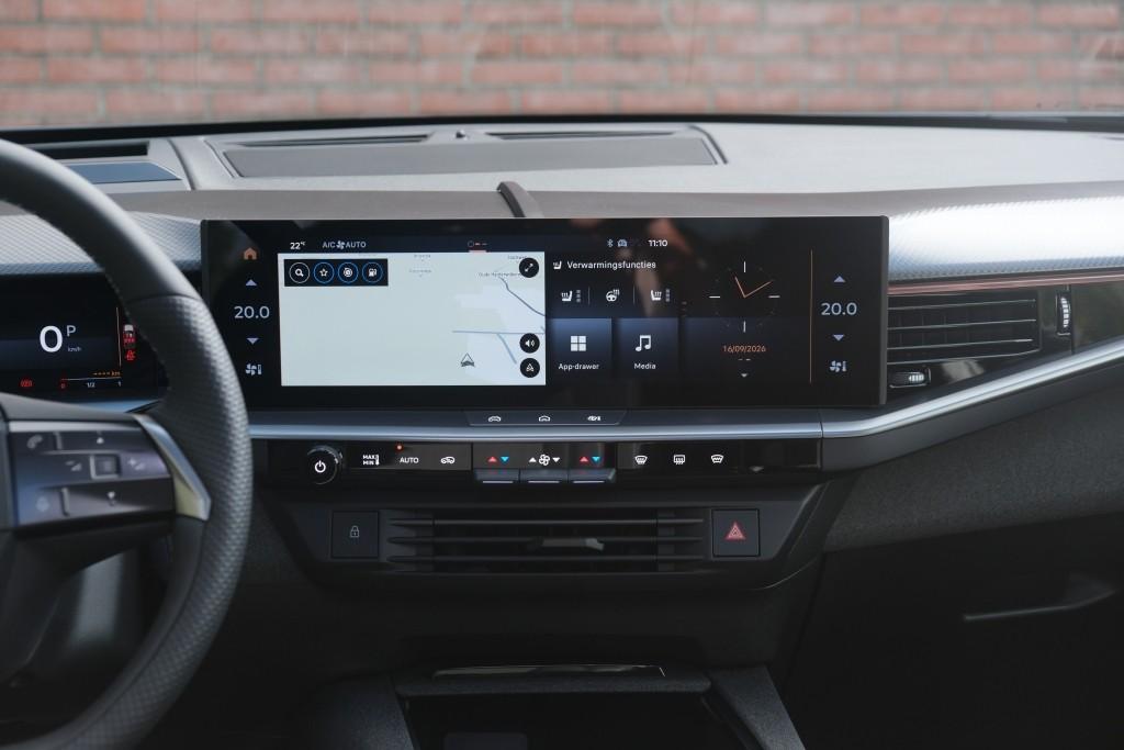 Opel Grandland 1.2 Turbo Hybrid 145pk eDCT6 GS - Panoramadak - Adaptive Cruise - Head-up display - Stoelverwarming - Elektrische achterklep - 360° Camera - Focal Audio afbeelding 17
