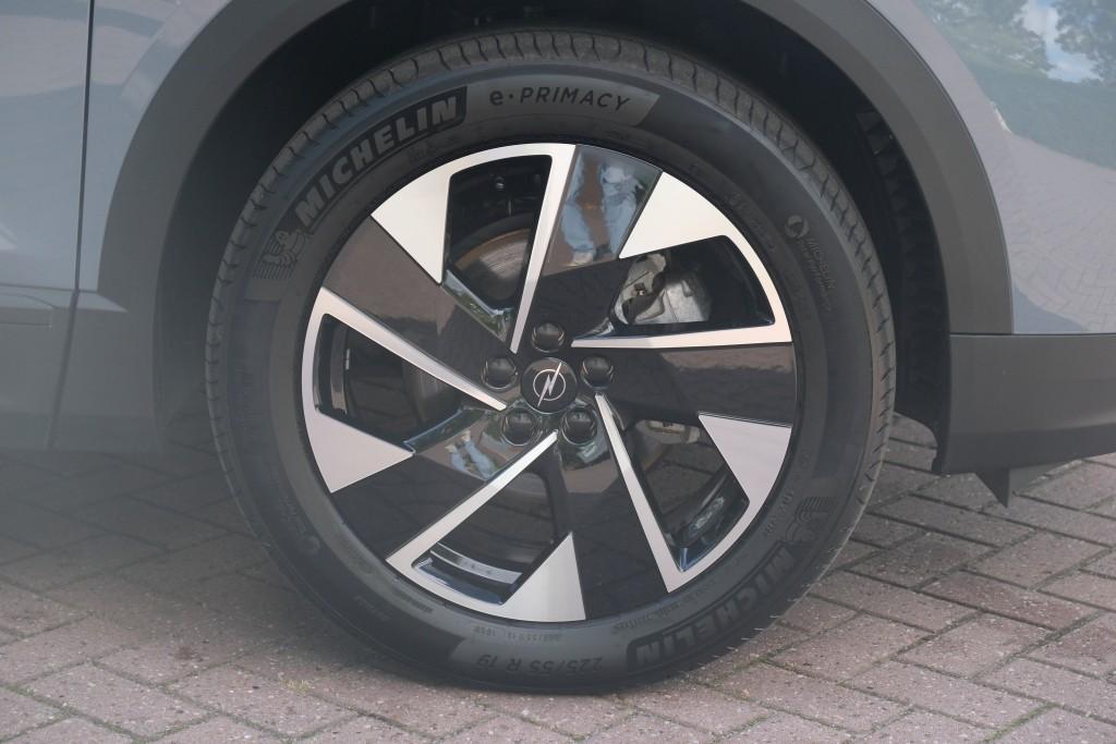 Opel Grandland 1.2 Turbo Hybrid 145pk eDCT6 GS - Panoramadak - Adaptive Cruise - Head-up display - Stoelverwarming - Elektrische achterklep - 360° Camera - Focal Audio afbeelding 33