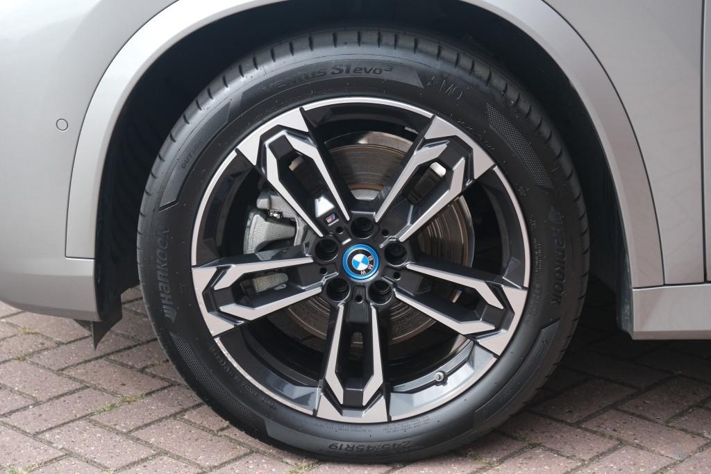 BMW X1 xDrive25e 245pk Aut. M-Sport | Panoramadak | HUD | Driving Assistant Professional | Parking Assistant Plus | 19 inch velgen afbeelding 27