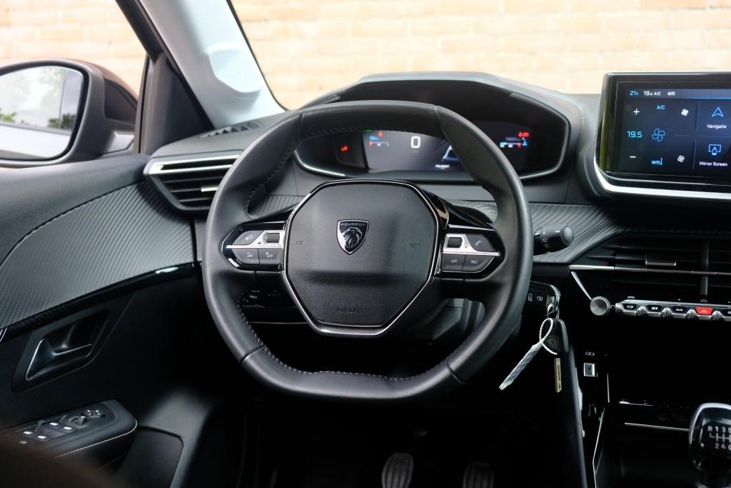 Peugeot 208 1.2 PureTech 100pk Allure - Navigatiesysteem - Apple CarPlay - Achteruitrijcamera - Dodehoekdetectie- Parkeersensoren - Climate Control - Cruise control afbeelding 12