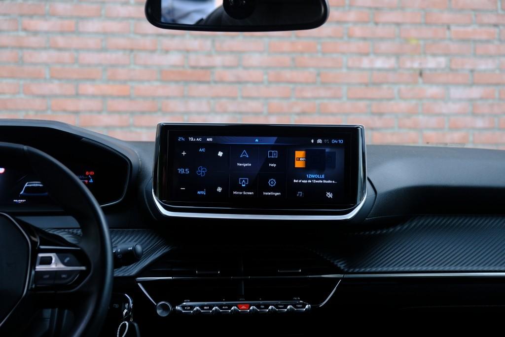 Peugeot 208 1.2 PureTech 100pk Allure - Navigatiesysteem - Apple CarPlay - Achteruitrijcamera - Dodehoekdetectie- Parkeersensoren - Climate Control - Cruise control afbeelding 15