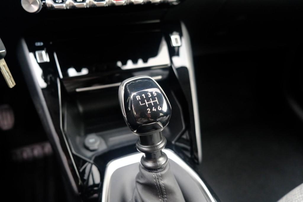 Peugeot 208 1.2 PureTech 100pk Allure - Navigatiesysteem - Apple CarPlay - Achteruitrijcamera - Dodehoekdetectie- Parkeersensoren - Climate Control - Cruise control afbeelding 22