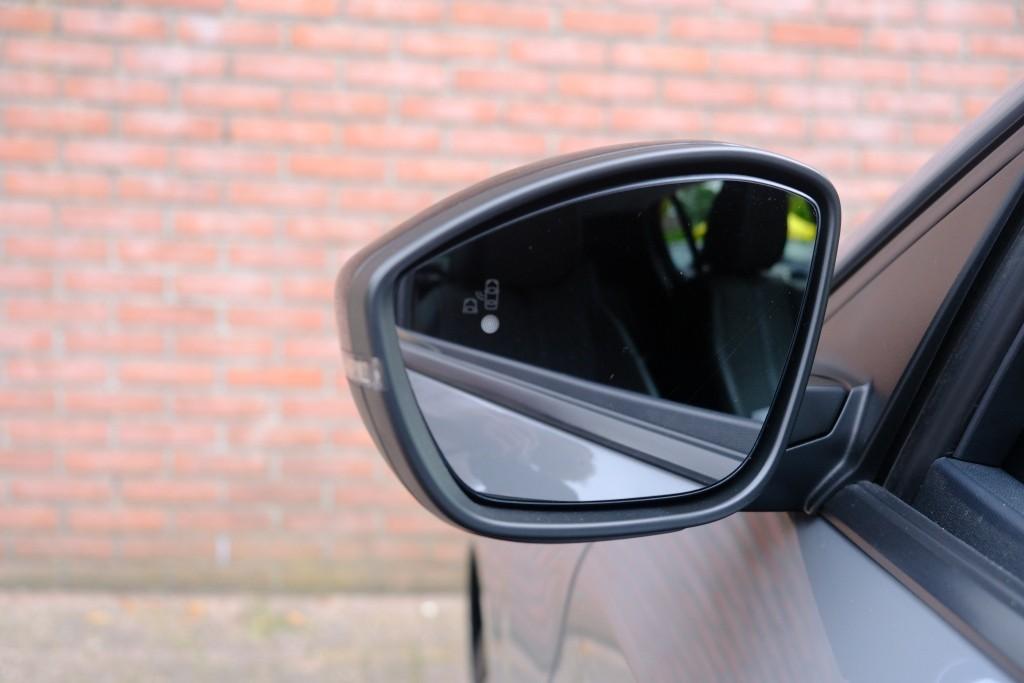 Peugeot 208 1.2 PureTech 100pk Allure - Navigatiesysteem - Apple CarPlay - Achteruitrijcamera - Dodehoekdetectie- Parkeersensoren - Climate Control - Cruise control afbeelding 26