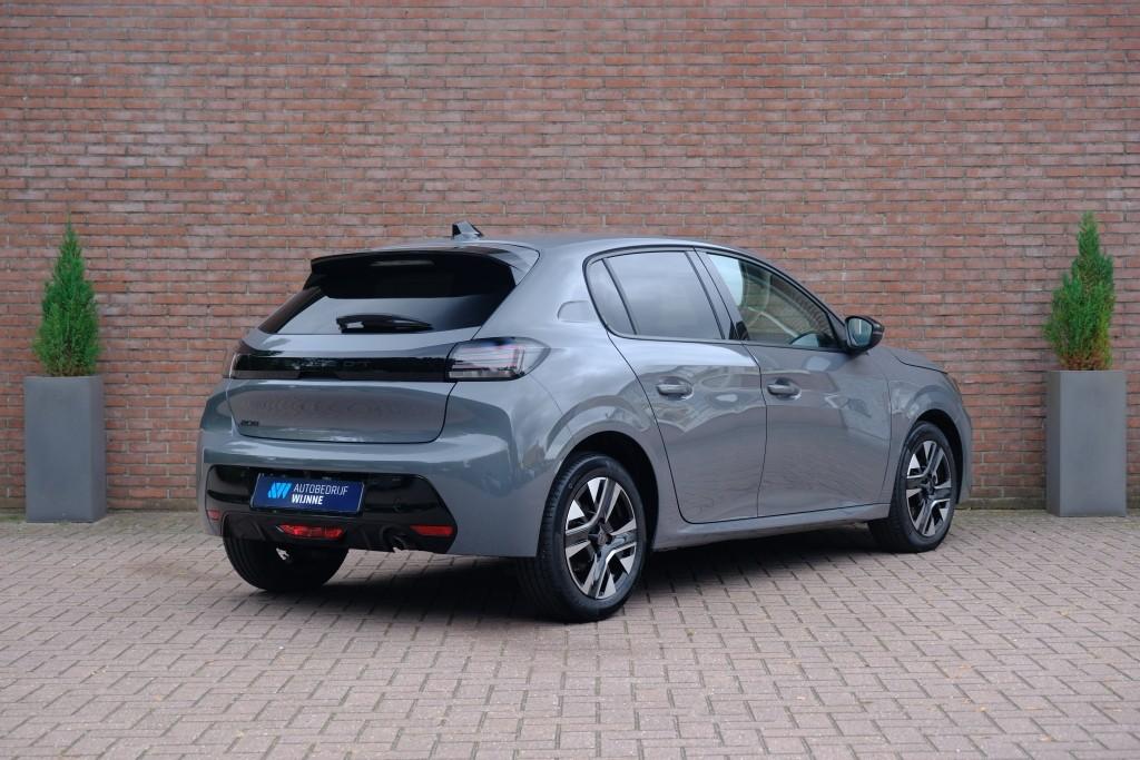 Peugeot 208 1.2 PureTech 100pk Allure - Navigatiesysteem - Apple CarPlay - Achteruitrijcamera - Dodehoekdetectie- Parkeersensoren - Climate Control - Cruise control afbeelding 29