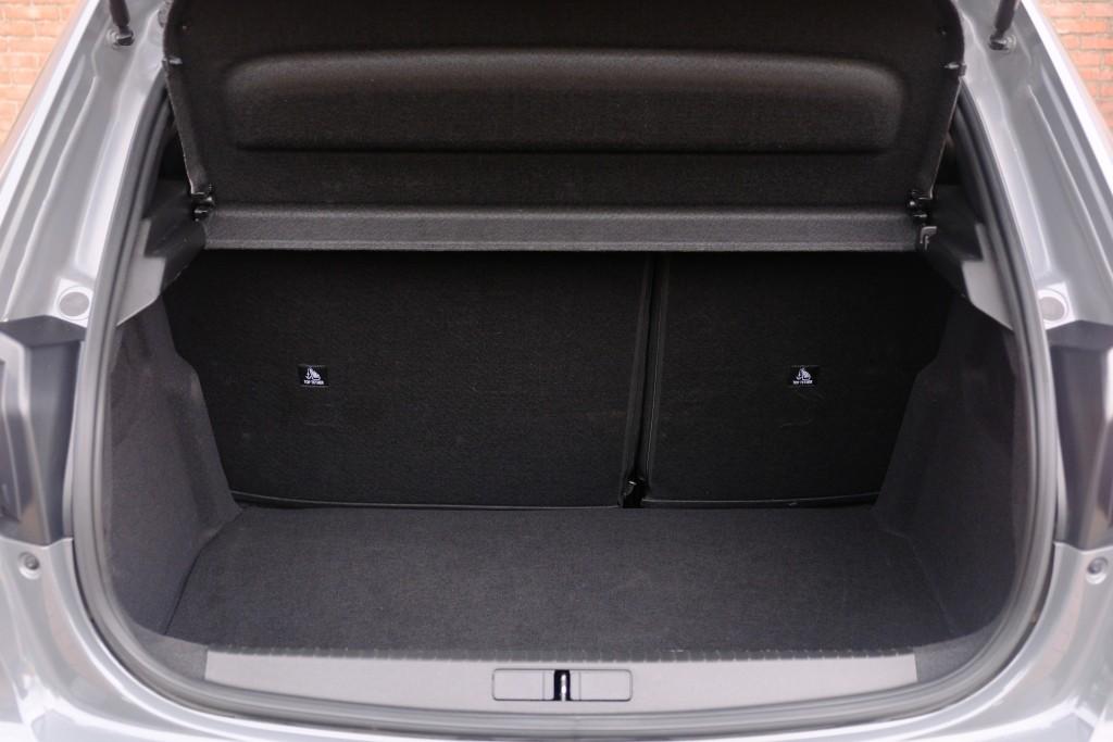Peugeot 208 1.2 PureTech 100pk Allure - Navigatiesysteem - Apple CarPlay - Achteruitrijcamera - Dodehoekdetectie- Parkeersensoren - Climate Control - Cruise control afbeelding 30