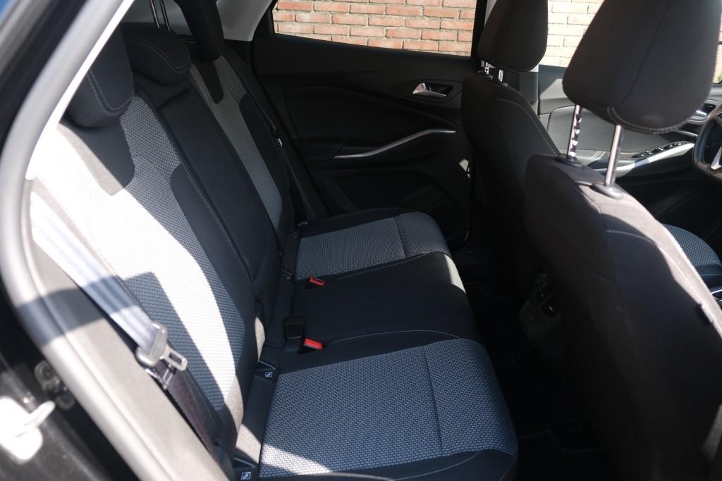 Opel Grandland 1.2 Turbo 130pk EAT8 GS Line - App Connect - Climate - Cruise - Camera - Verwarmde Voorruit - Stoelverwarming afbeelding 3