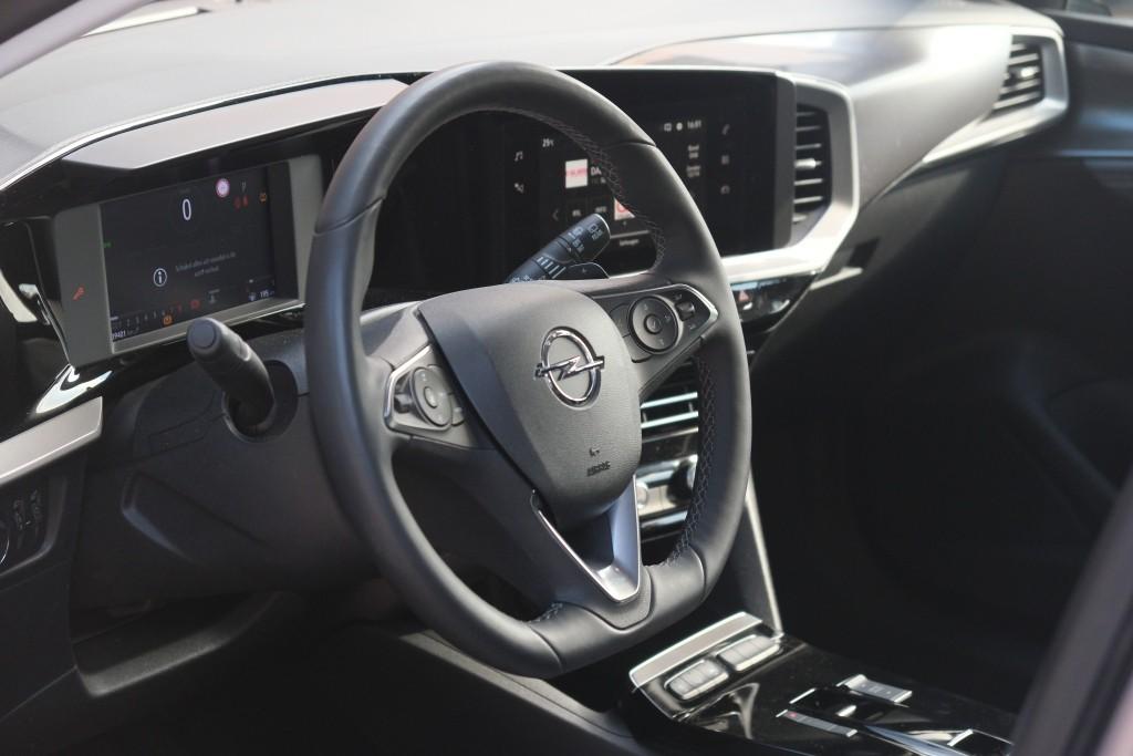 Opel Mokka 1.2 Turbo 130pk EAT8 Elegance - App Connect - Adaptive Cruise - Keyless - Dodehoek - Winter Pakket - Trekhaak afbeelding 8