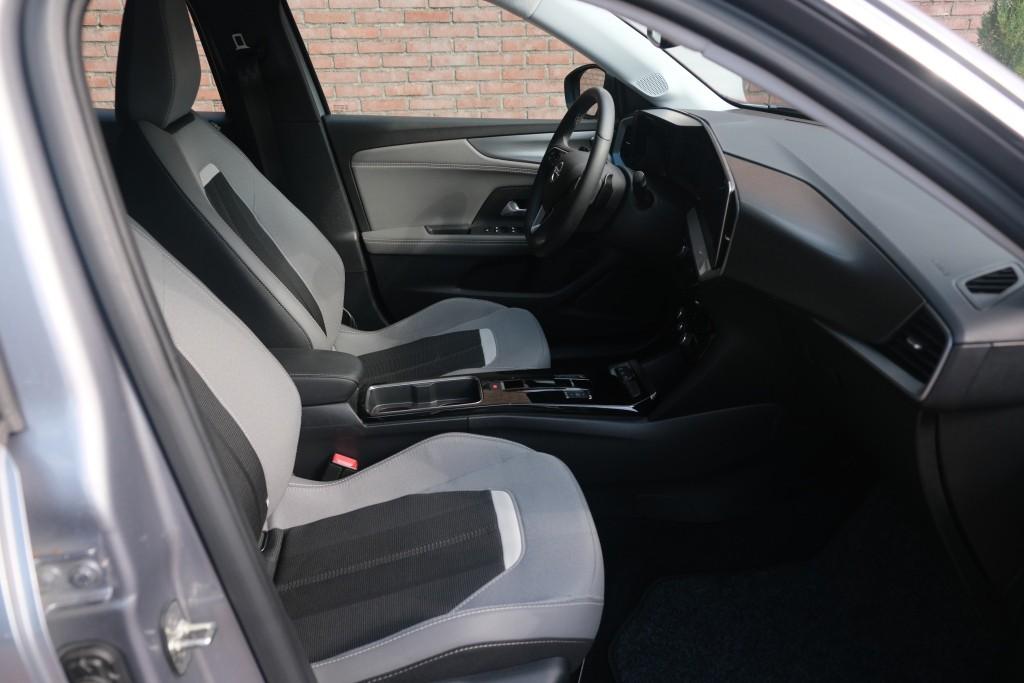 Opel Mokka 1.2 Turbo 130pk EAT8 Elegance - App Connect - Adaptive Cruise - Keyless - Dodehoek - Winter Pakket - Trekhaak afbeelding 4
