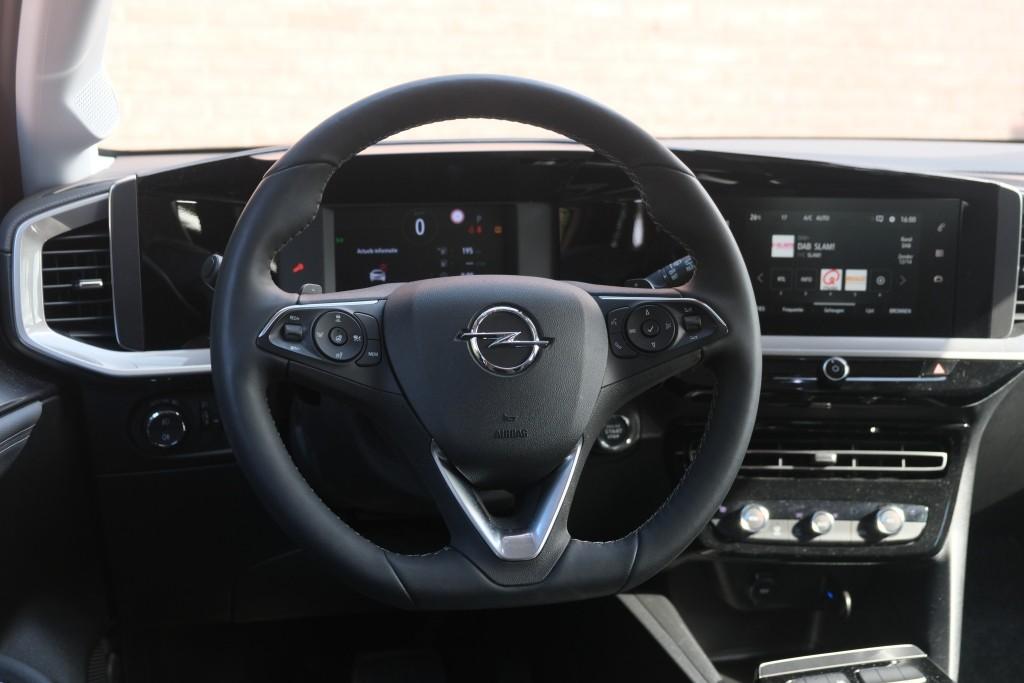 Opel Mokka 1.2 Turbo 130pk EAT8 Elegance - App Connect - Adaptive Cruise - Keyless - Dodehoek - Winter Pakket - Trekhaak afbeelding 14
