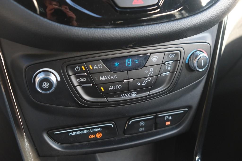 Ford B-MAX 1.0 EcoBoost 100pk Titanium - Trekhaak - Navigatie - Achteruitrijcamera - Parkeersensoren - Climate - Verwarmde voorruit afbeelding 25
