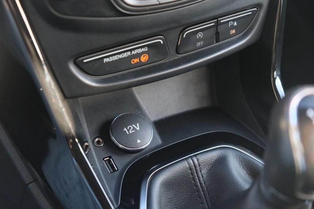 Ford B-MAX 1.0 EcoBoost 100pk Titanium - Trekhaak - Navigatie - Achteruitrijcamera - Parkeersensoren - Climate - Verwarmde voorruit afbeelding 26