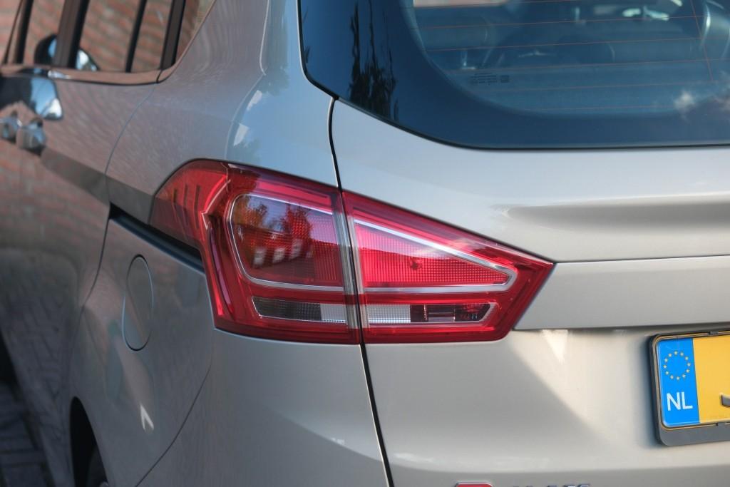 Ford B-MAX 1.0 EcoBoost 100pk Titanium - Trekhaak - Navigatie - Achteruitrijcamera - Parkeersensoren - Climate - Verwarmde voorruit afbeelding 28
