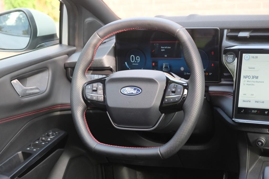 Ford Puma 1.0 EcoBoost Hybrid 155pk Aut. ST-Line X - Panoramadak - 360° camera - Adaptive Cruise - Elektrische achterklep - Matrix LED - Winter Pack afbeelding 12