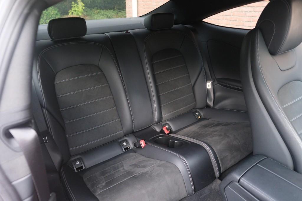 Mercedes-Benz C-Klasse 180 156pk Aut. Coupe AMG Line - Panoramadak - 360° camera - Burmester audio - Navigatiesysteem - LED koplampen- 19" inch afbeelding 3
