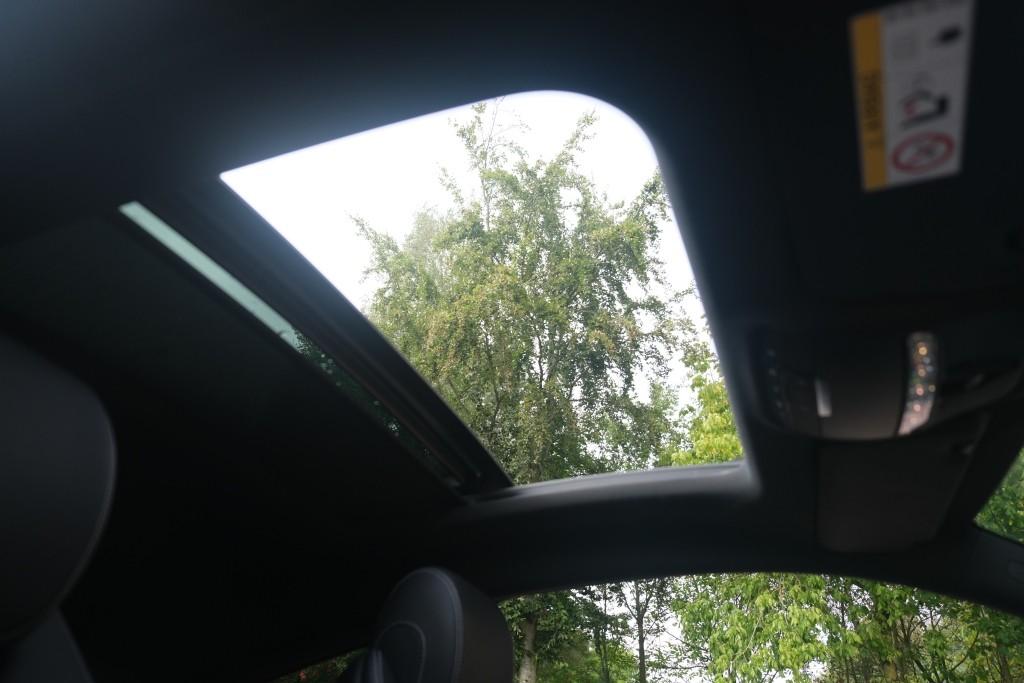 Mercedes-Benz C-Klasse 180 156pk Aut. Coupe AMG Line - Panoramadak - 360° camera - Burmester audio - Navigatiesysteem - LED koplampen- 19" inch afbeelding 11