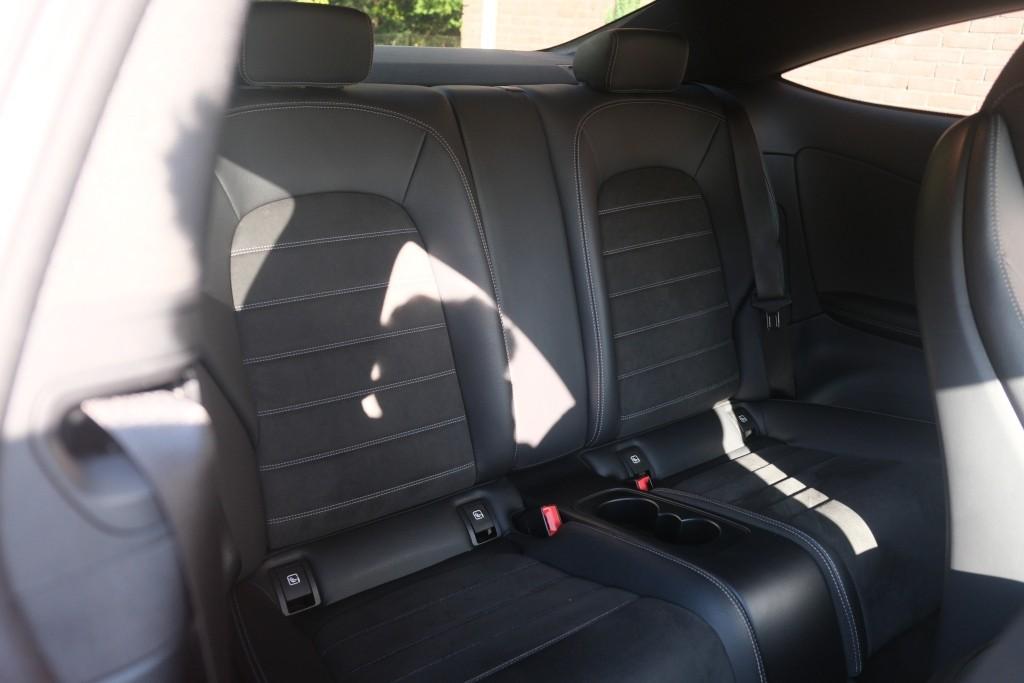 Mercedes-Benz C-Klasse 180 156pk Aut. Coupe AMG Line - Panoramadak - 360° camera - Burmester audio - Navigatiesysteem - LED koplampen- 19" inch afbeelding 3
