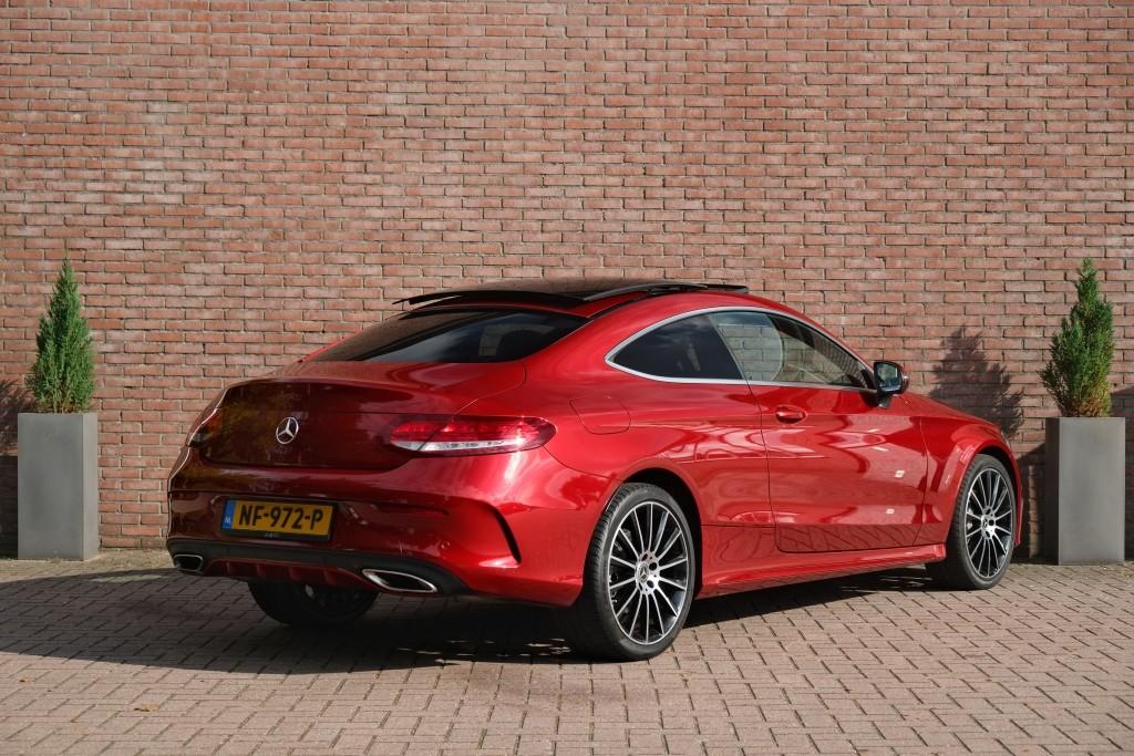 Mercedes-Benz C-Klasse 180 156pk Aut. Coupe AMG Line - Panoramadak - 360° camera - Burmester audio - Navigatiesysteem - LED koplampen- 19" inch afbeelding 27