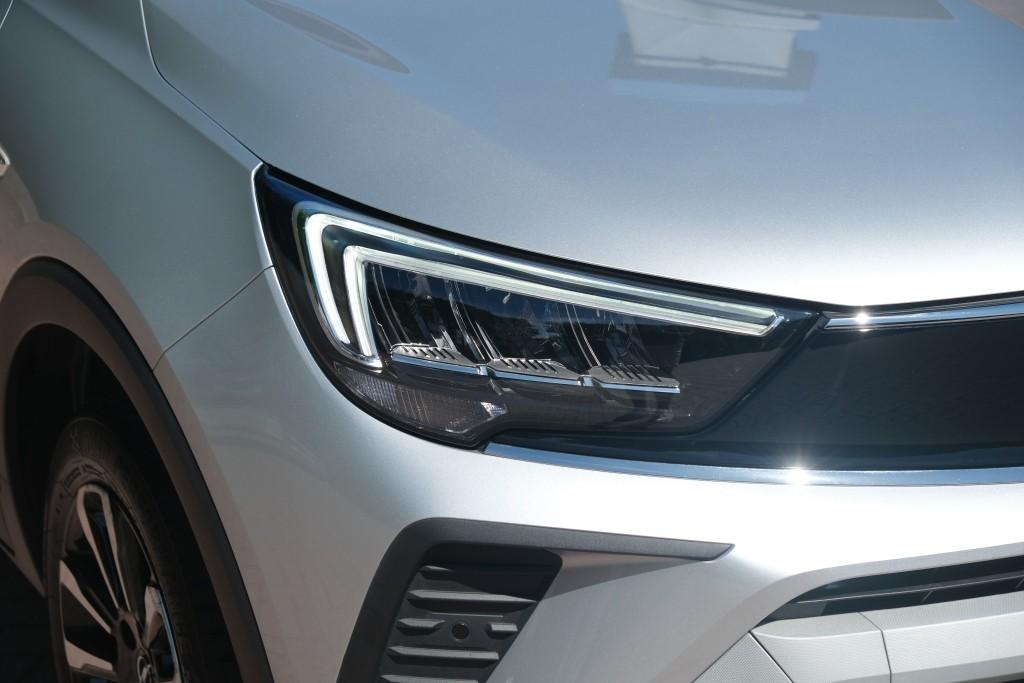 Opel Crossland 1.2 Turbo 110pk Elegance - Achteruitrijcamera - Apple CarPlay - Navigatiesysteem - Climate Control - LED koplampen - AGR comfortstoel afbeelding 2