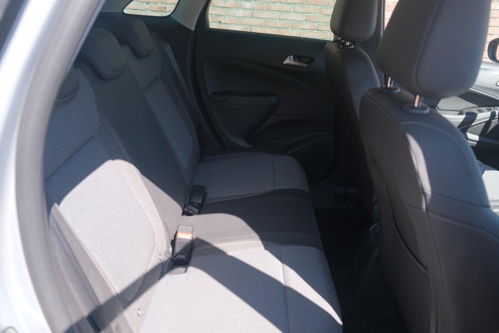 Opel Crossland 1.2 Turbo 110pk Elegance - Achteruitrijcamera - Apple CarPlay - Navigatiesysteem - Climate Control - LED koplampen - AGR comfortstoel afbeelding 3