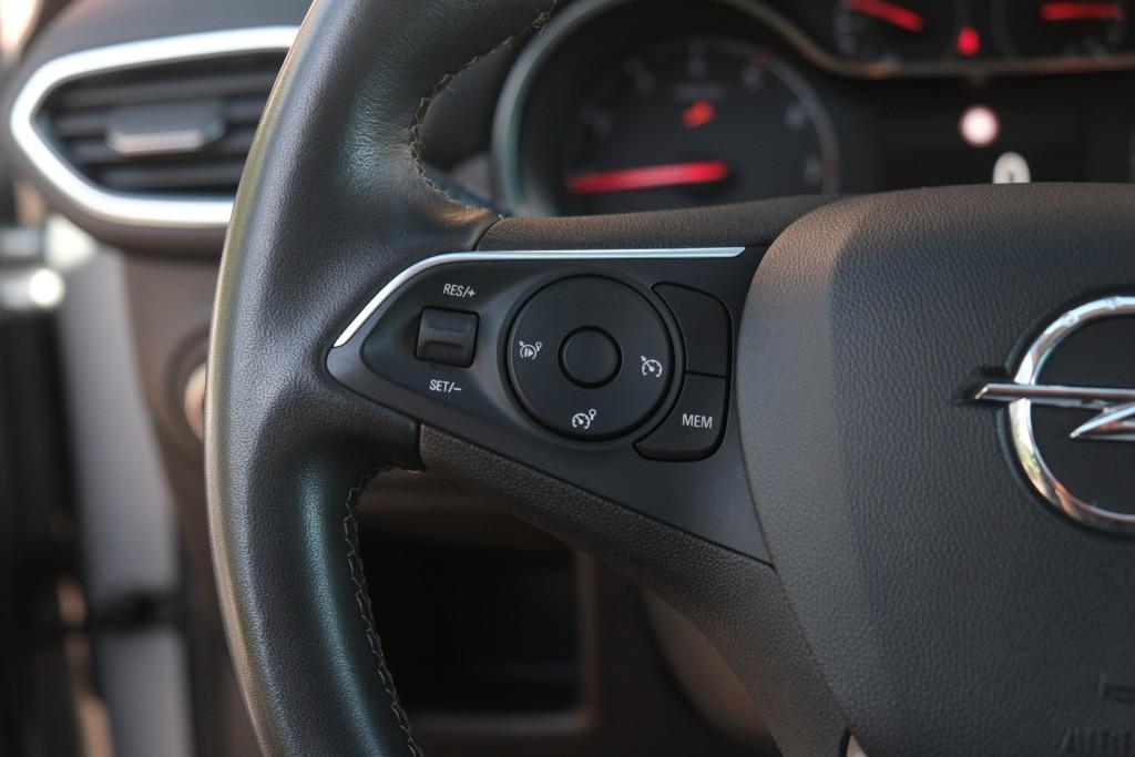 Opel Crossland 1.2 Turbo 110pk Elegance - Achteruitrijcamera - Apple CarPlay - Navigatiesysteem - Climate Control - LED koplampen - AGR comfortstoel afbeelding 9