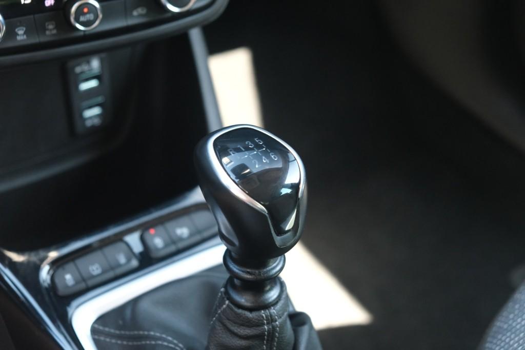 Opel Crossland 1.2 Turbo 110pk Elegance - Achteruitrijcamera - Apple CarPlay - Navigatiesysteem - Climate Control - LED koplampen - AGR comfortstoel afbeelding 23
